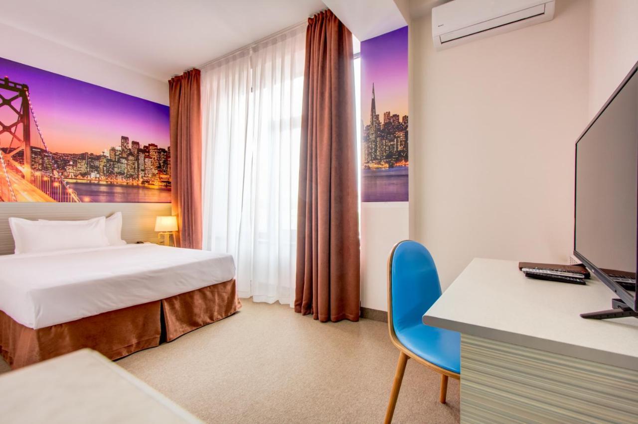 Hotel Bridges Biskek Kültér fotó