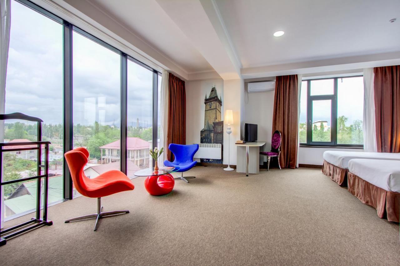 Hotel Bridges Biskek Kültér fotó