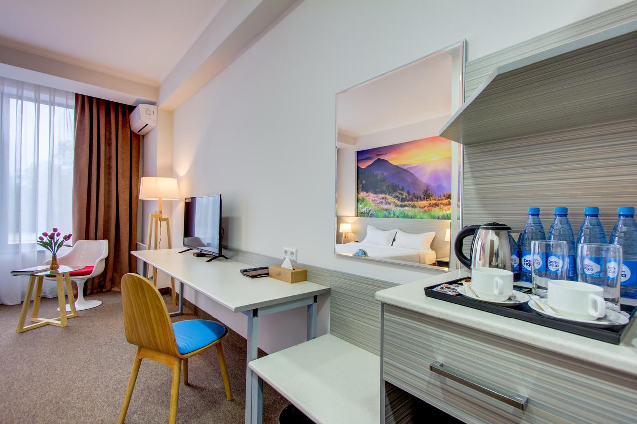 Hotel Bridges Biskek Kültér fotó