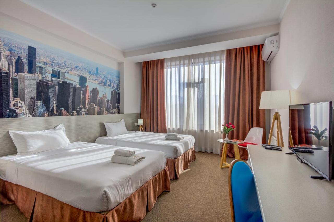 Hotel Bridges Biskek Kültér fotó