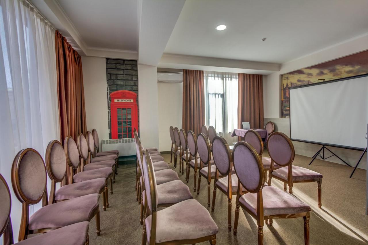 Hotel Bridges Biskek Kültér fotó